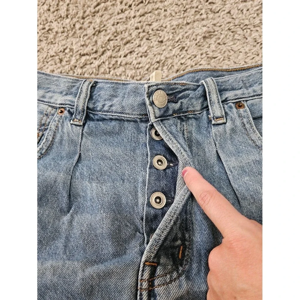 Madewell Pleated Denim Shorts Light Wash Blue Button Fly Raw Hem Women Size 27